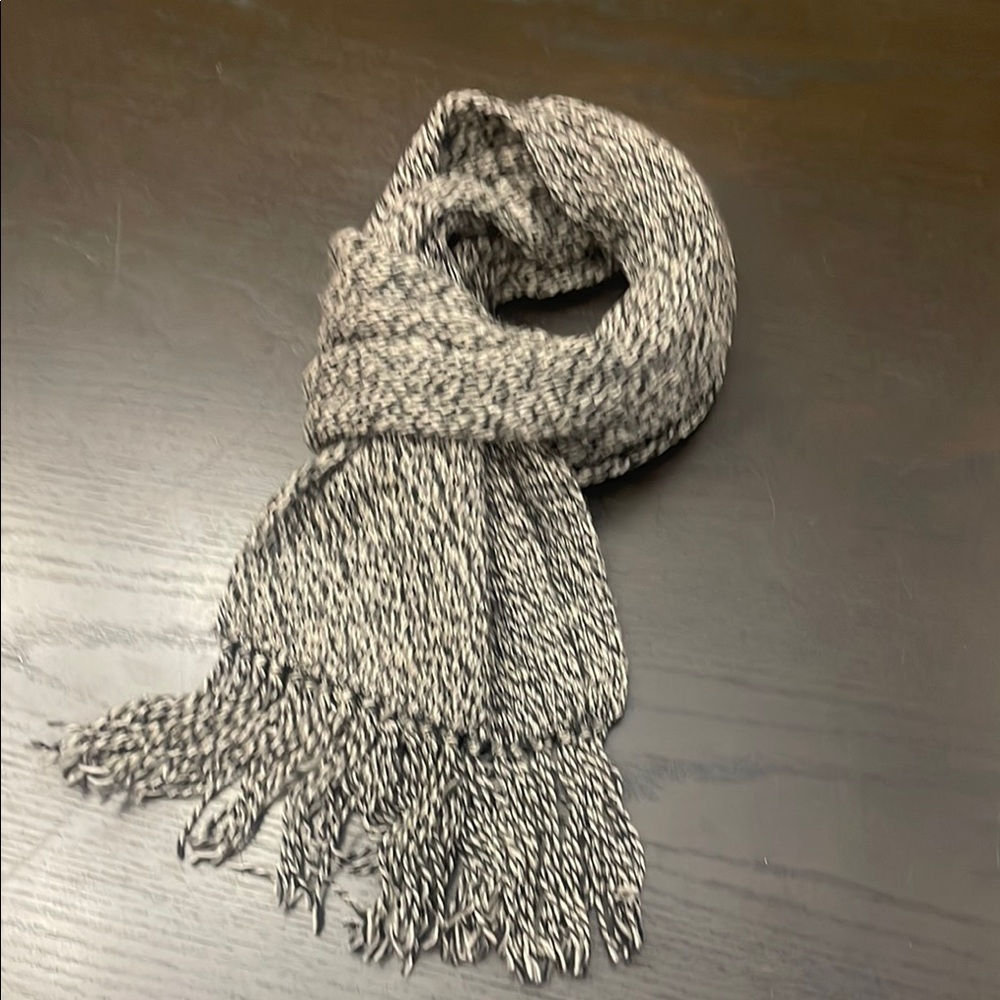 Woven Black and White Wool Scarf